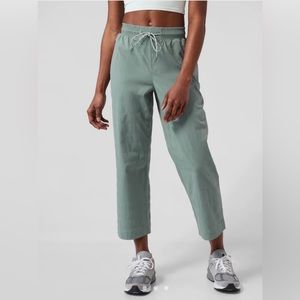 Athleta Trekkie Straight Crop Pant | Climbing | Hiking | Biking | BRAND NEW